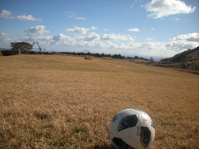 細野高原でサッカー
