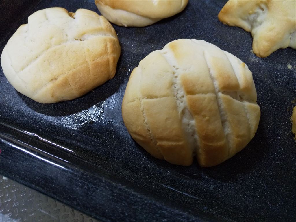 Baking bread at home　