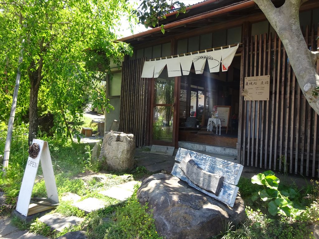 江の浦　麦焼処（パン屋）麦踏