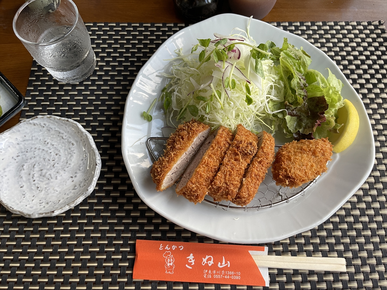 海の見える「とんかつ屋」さん