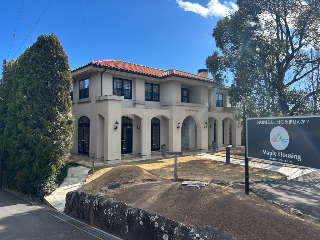 会社の庭木の剪定を行いました